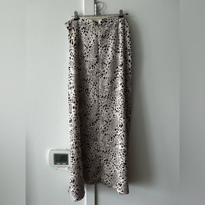 Long skirt Wilfred size 4 (Aritzia)